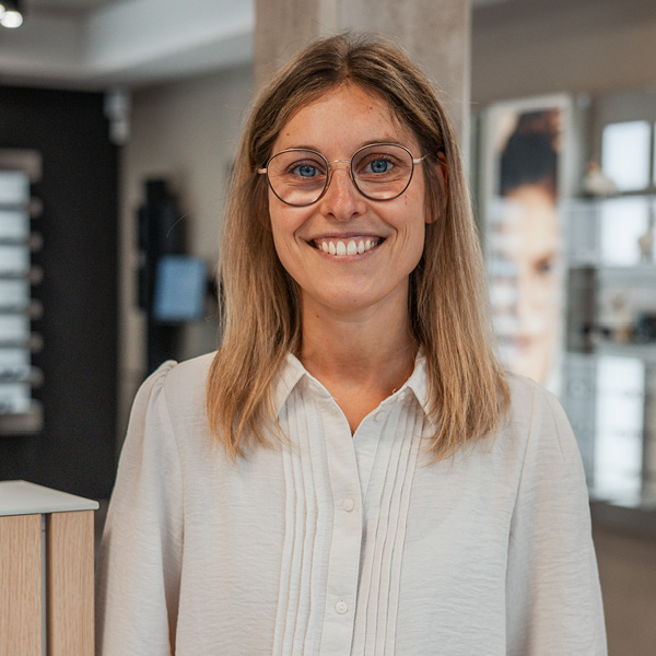 Elternzeit und der Schritt zurück in die Arbeit. Für Karolina Knapp bei Gollach Optik kein Problem durch flexible Arbeitszeiten. Beruf und Familie vereinen mir Gollach Optik